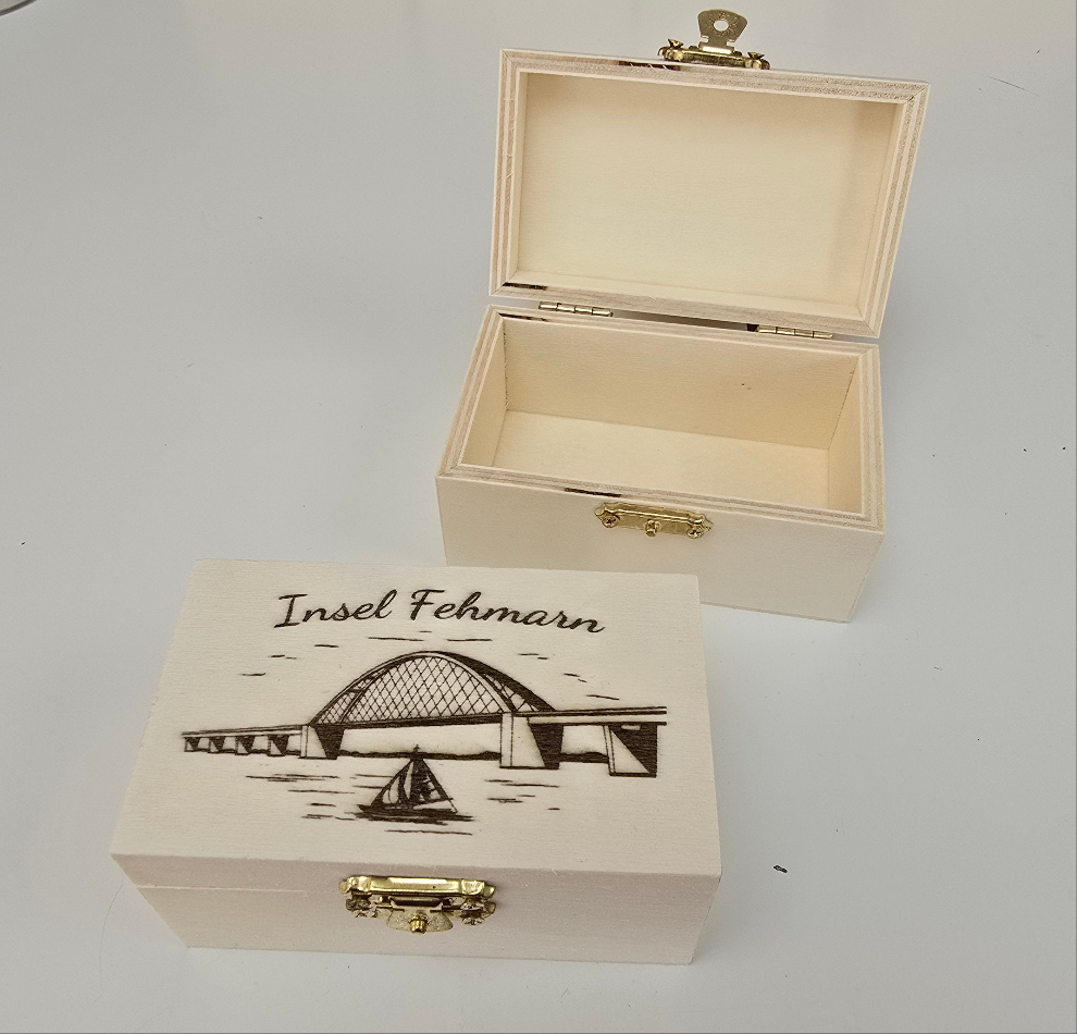 Holzbox Brücke mit Boot