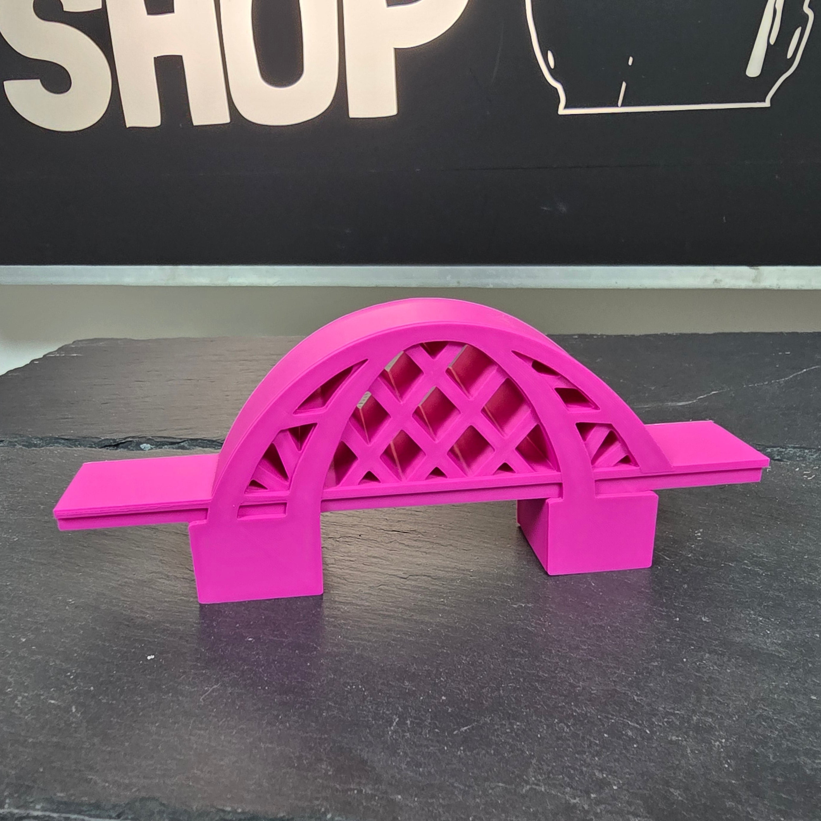 Brücki | Fehmarnsundbrücke im Kleinformat | pink